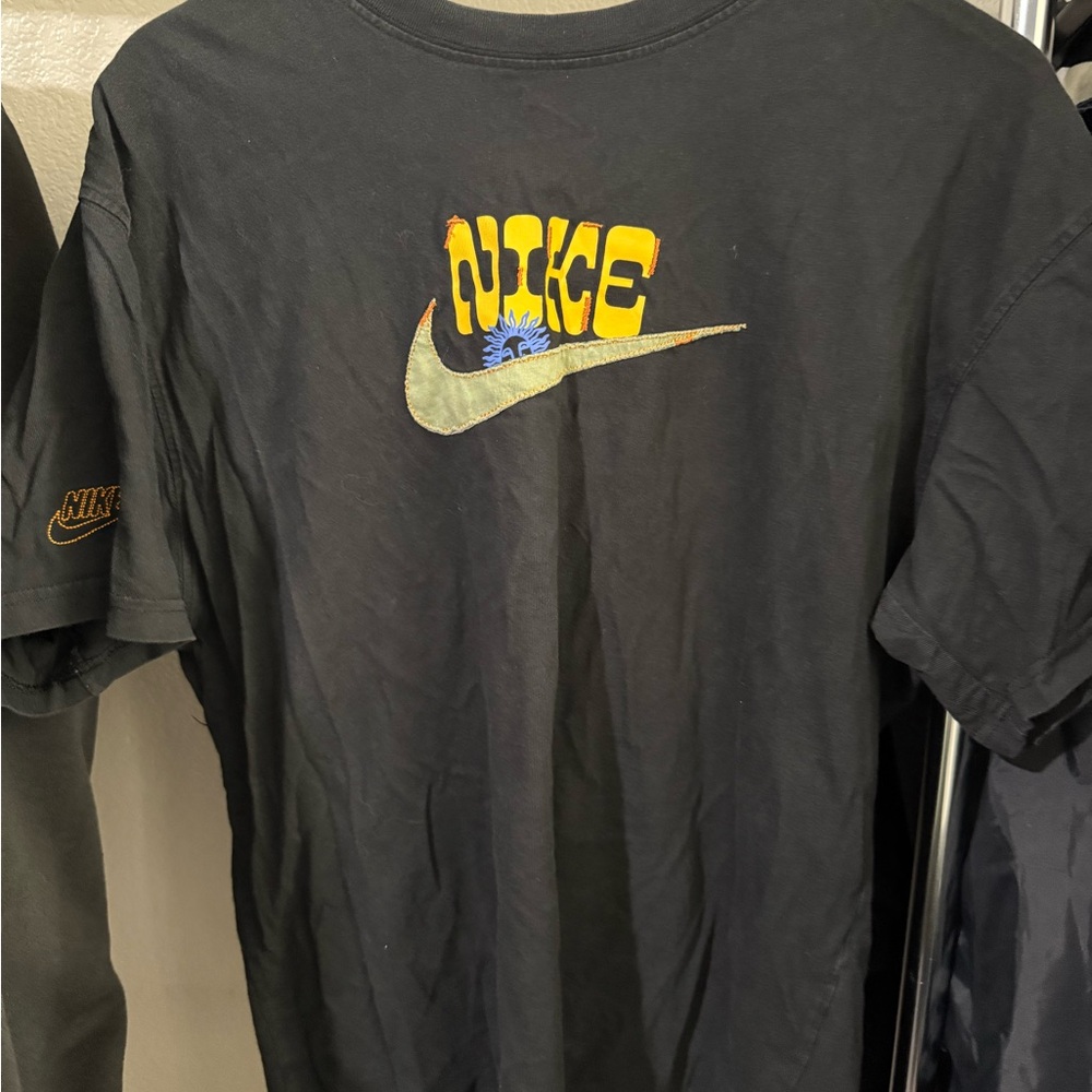 Embroidered Y2K Nike Black Short Sleeve Mens Tee Shirt size M.